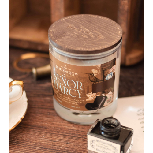 Book and Glow - *Austen* - Vegane Sojakerze - Señor Darcy