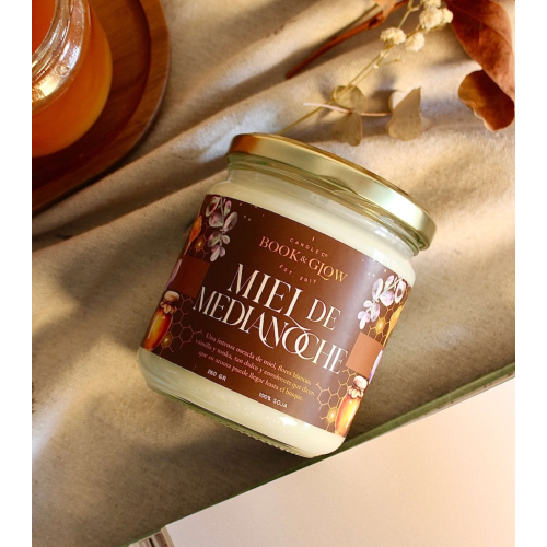 Book and Glow - *Mundos Extraordinarios* - Sojawachs-Kerze - Miel de medianoche
