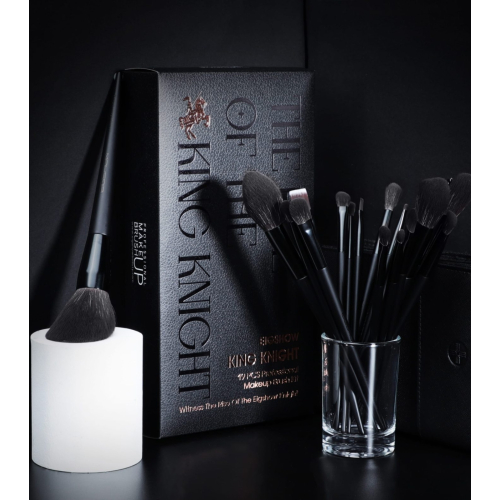 Eigshow - *King Knight* - Set mit 19 Make-up-Pinseln