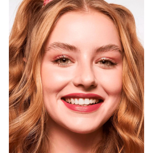 essence – Langanhaltender Lippenstift mit mattem Finish The Slim Stick - 105: Velvet Punch