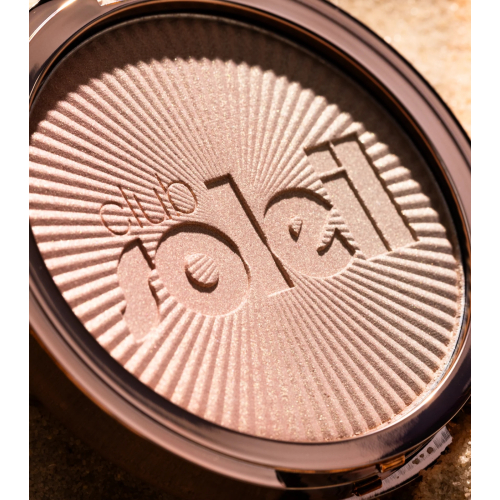 essence - *Club Soleil* - Puder-Highlighter Gradient