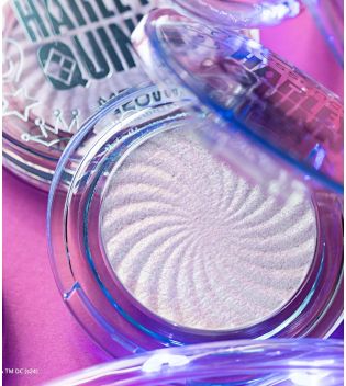 essence - *Harley Quinn* – Puder-Highlighter Meta Glow - 02: Lucky You