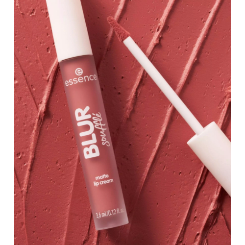 essence - Matter Lippenstift mit verschwommenem Finish BLUR soufflé - 03: Hot Offline