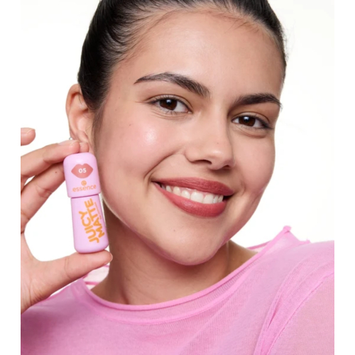 essence - Mousse labial Juicy Matte - 05: Gauzy Latte