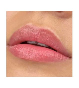 essence – Feuchtigkeitsspendende Lippentönung Tinted Kiss - 03: Coral colada