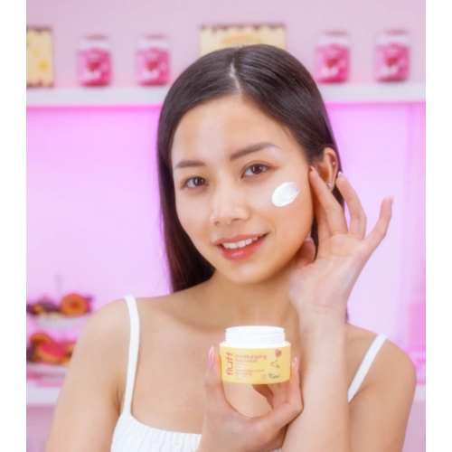 Fluff - Feuchtigkeitsspendende Gesichtscreme SPF50 PA+++ - Vanille