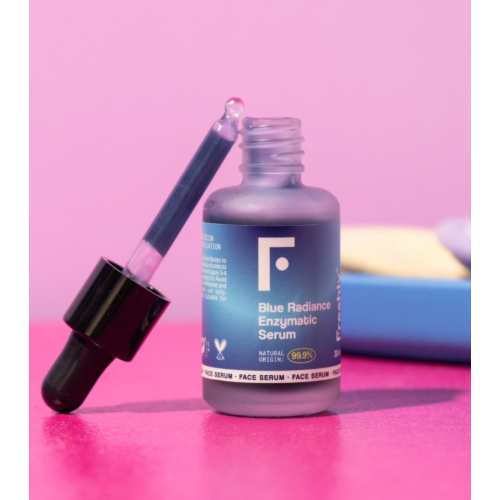 Freshly Cosmetics - Mandelsäure-Peeling-Serum Blue Radiance AHA Treatment