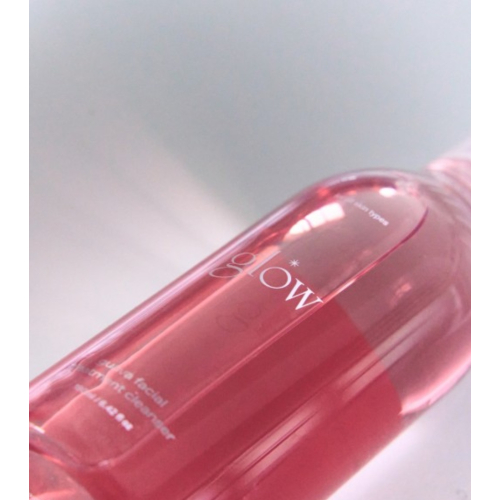 Glow - Hybrid-Gesichtsreiniger aus Öl und Gel Guava Facial Treatment Cleanser