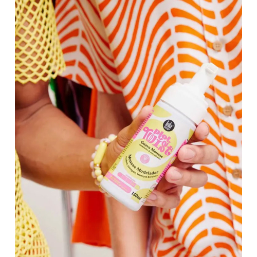 Lola Cosmetics - *Plot Twist* - Pflegendes Mousse für Locken - Guava