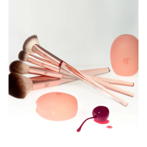 Real Techniques - *Cherry On top* - Set mit 4 Pinseln + 2 Silikonhüllen