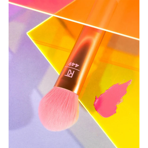 Real Techniques – *Hyperbrights* – Colour Drop Cheek Brush