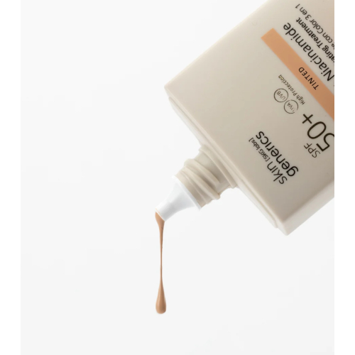 Skin Generics - Feuchtigkeitsspendende Behandlung mit Farbe SPF50+